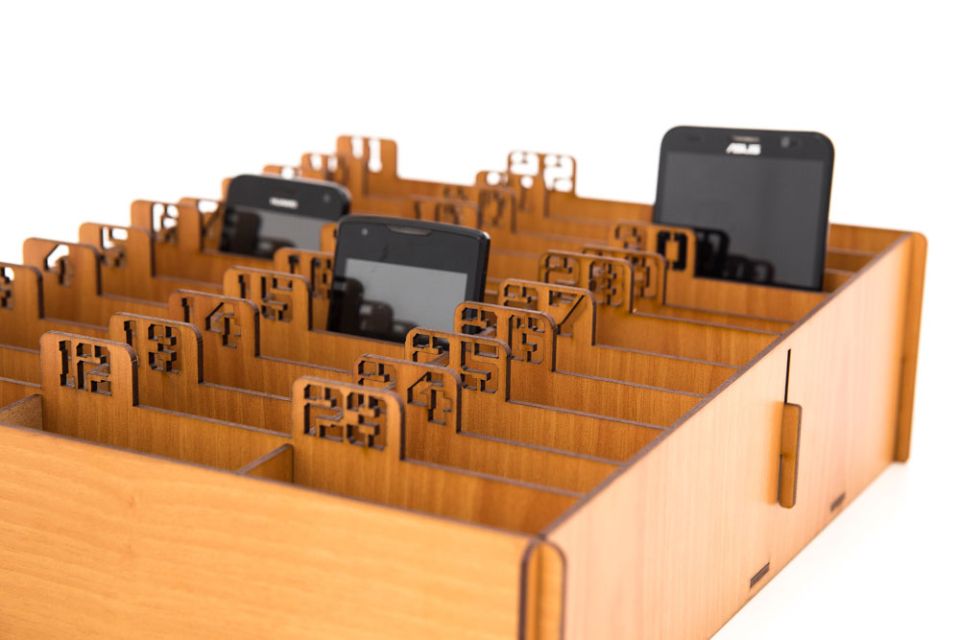 Хранение мобильных телефонов